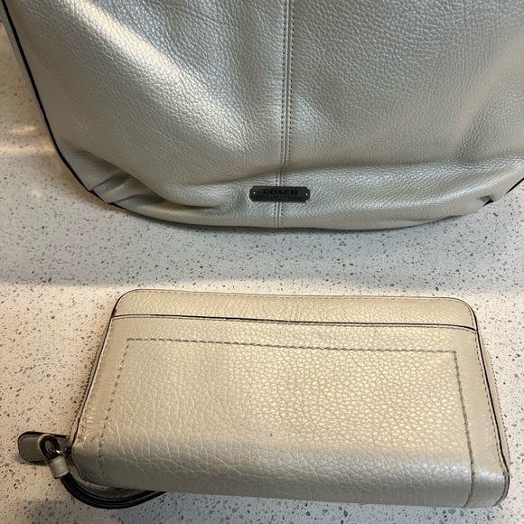 Coach Metallic White Shoulder-Hobo Bag with Matching Wallet - Picture 11 of 11